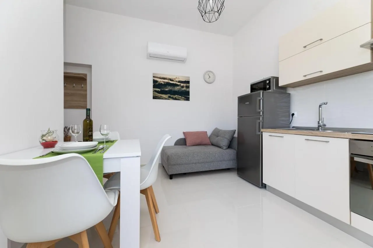 Apartments Jana Salatić