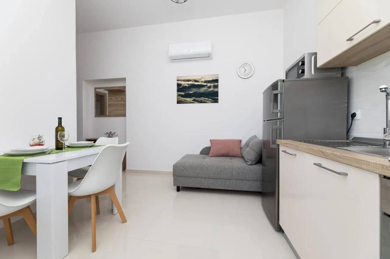 Apartments Jana Salatić Kroatien