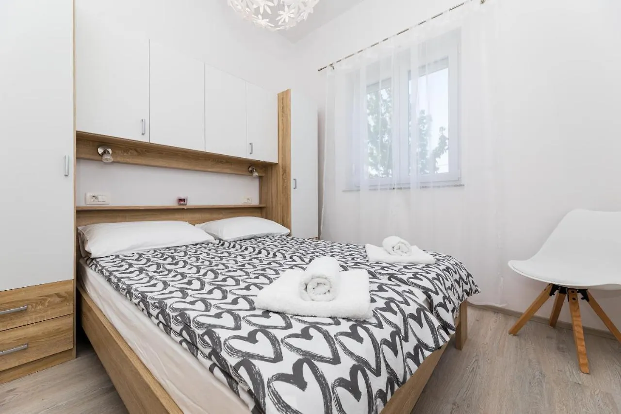 Apartments Jana Salatić Kroatien